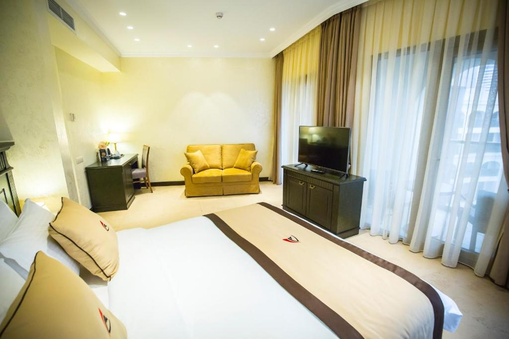 Colosseum Marina Batumi 13